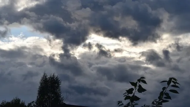 Dita e sotme e paqëndrueshme, vranësira dhe reshje shiu të herëpashershme