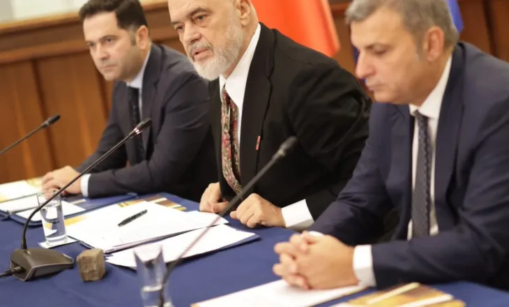 ‘Djem e vajza që ulërasin si në mesjetë’/ Rama takim me drejtuesit e bankave: BSH nuk u sulmua as në ’97