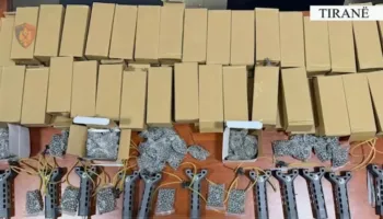 Do furnizonin të rinjtë dhe të miturit për protestën e dhunshme, zbulohet magazina me dronë, saçme, pajisje përgjimi, e llastiqe! Arrestohet 23-vjeçari