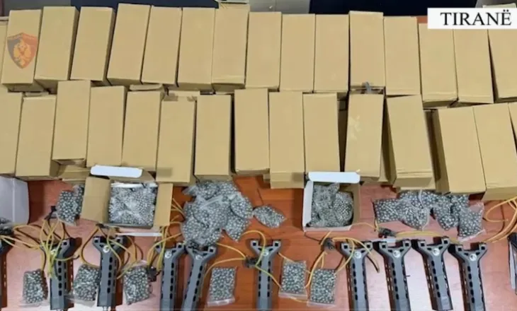 Do furnizonin të rinjtë dhe të miturit për protestën e dhunshme, zbulohet magazina me dronë, saçme, pajisje përgjimi, e llastiqe! Arrestohet 23-vjeçari