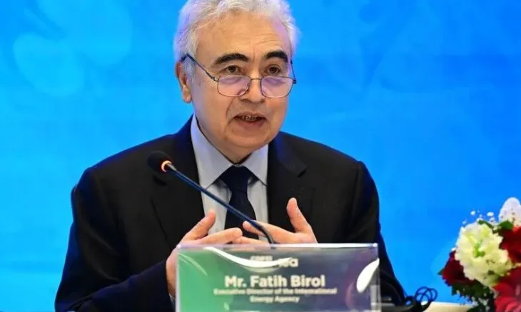 Drejtori i Agjencisë Ndërkombëtare të Energjisë: Mbi 80% e rezervave emergjente të naftës janë tashmë në treg –