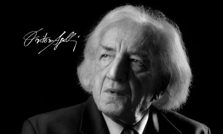 Dritëro Agolli: Kjo grua që bie erë çokollatë…