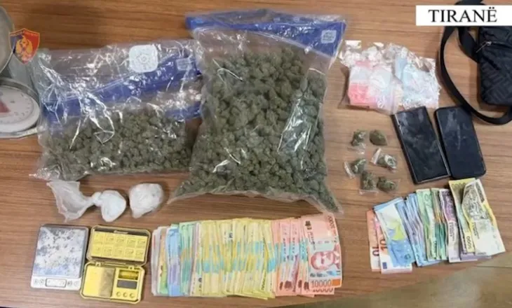 Drogë para cash, dhe peshore elektronike, 35-vjeçari arrestohet pranë shkollës në Kombinat! Në banesë iu gjetën…