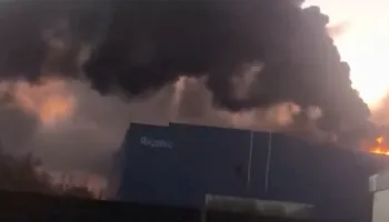 Dronët ukrainas godasin rafinerinë dhe qendrën më të madhe të të dhënave në Rusi (VIDEO) –