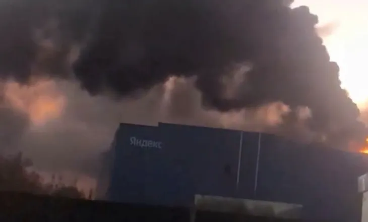 Dronët ukrainas godasin rafinerinë dhe qendrën më të madhe të të dhënave në Rusi (VIDEO) –