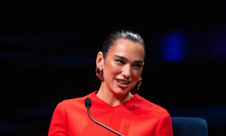 Dua Lipa mahnit në Londër me dy paraqitje dhe një trend të ri bukurie