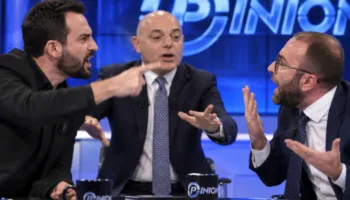 “Duan të mbajnë b*thën në karrige”, Lapaj sherr me Bardhin: Pusho, se ti je maskara