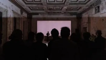 Durrësi mirëpret Bienalen e Artit Bashkëkohor, Rama jehonë lajmit: Sjellin artin bashkëkohor në 11 hapësira të qytetit!