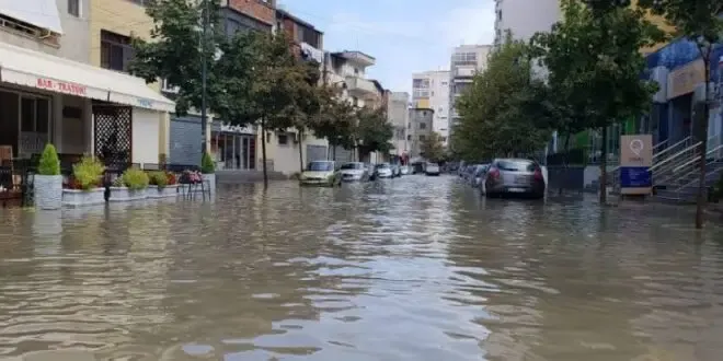 Durrësi nën pushtetin e ujit, Gashi: Bashkia nuk merr masa konkrete!