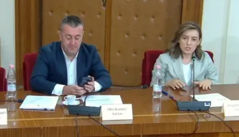 “Dy orë e gjysmë duke të dëgjuar ty o Xhelal…”- Debat i ‘ndezur’ te Ligjet për Territorialen, Çaushi-Mziut: Bëre plazh 4 muaj e fjete gjumë, tani na vjen këtu dhe…
