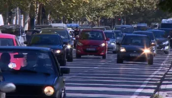 Dyfishohet taksa vjetore e makinave: Automjetet e vjetra dhe ato me naftë do paguajnë më shumë (Tabelat)