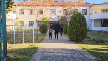 Dyshimet për helmim në kopshtin e Korçës, analizat e ushqimeve dhe ujit nuk zbulojnë ndotje bakteriale! Prindërit kërkojnë sqarime