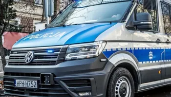 Dyshohet se po planifikonte një krim, arrestohet 16-vjeçari në Varshavë, në banesë i gjendet një arsenal sendesh të rrezikshme
