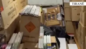 Dyshohet se ua shiste protestuesve të maskuar, zbulohet magazina me lëndë piroteknike te “Tregu Çam”! Në pranga 51-vjeçari, Policia ndan detajet (VIDEO)