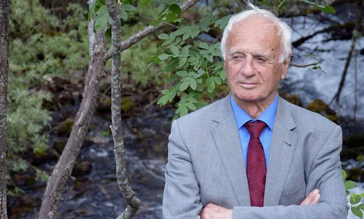 “E bukura”, tregim nga Agim Gjakova