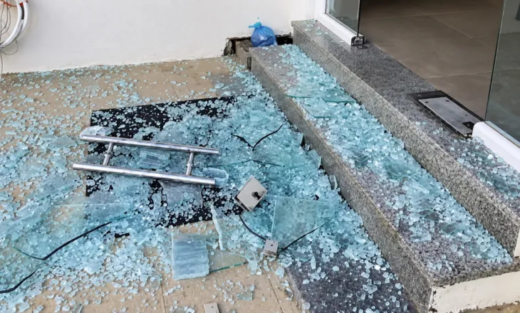 “E denoncova, por u la i lirë” – biznesmeni në Ksamil: Më shkaktoi 600 euro dëm në hotel