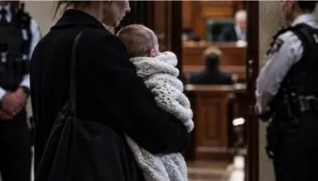 “E kam nusen e vëllait”- Dhoma e Avokatisë ‘fal’ juristin që theu bojkotin për të mbrojtur nënën me fëmijën 4 muajshe!