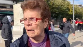 E moshuara në Korçë: Policia po i copëton fëmijët, Rama nuk ikën nga pushteti pa e larë Shqipërinë në gjak