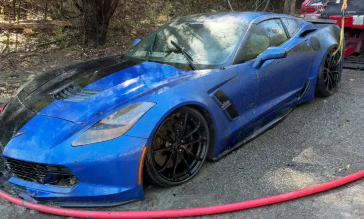 E pabesueshme: Corvette C7 u gjet pas vitesh në shtratin e lumit