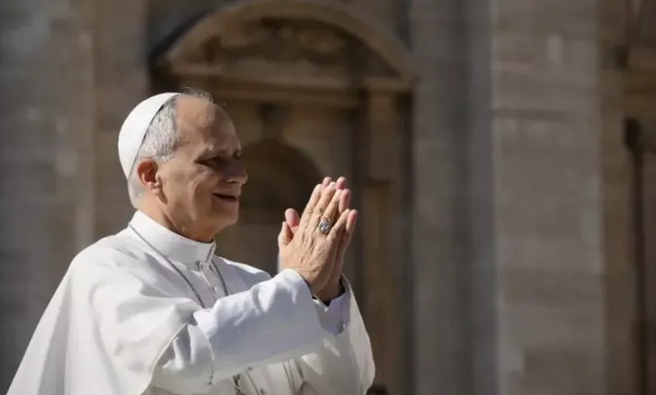E paprecedentë/ Papa Leoni XIV voton me postë në zgjedhjet e mesmandatit në SHBA