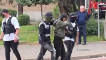 E paprecedente/ Policia arrestim si pengmarrje në mes të Tiranës