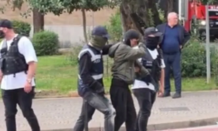 E paprecedente/ Policia arrestim si pengmarrje në mes të Tiranës