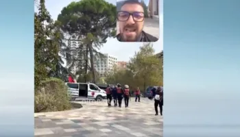 E paprecedentë/ Policia shoqëron operatorin e Piranjave, po filmonte dhunën në protestë