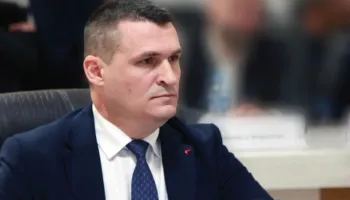 E pazakontë/ Ish-kreu i SPAK Altin Dumani kërkon që gjyqet të bëhen pa avokatë në sallën e GJKKO-së!