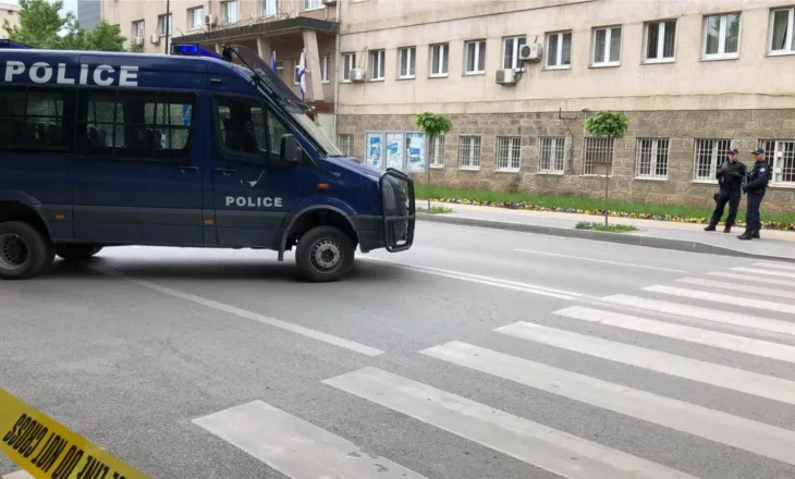 E RËNDË – Disa orë më parë denoncoi për dhunë në familje, gjendet në banesë e pajetë gruaja…