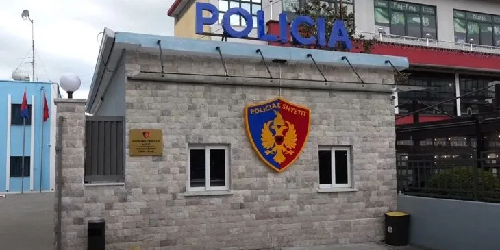 E rëndë në Fushë-Krujë/ 16-vjeçari vdes në ashensorin e lokalit, u shty nga kolegu kamarier! në pranga dhe pronari