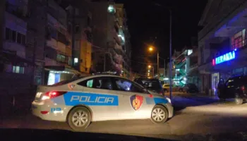E rëndë në Kurbin/ Po manovronte me mjet bujqësor, babai aksidenton vajzën e mitur, 3 vjeçarja humb jetën