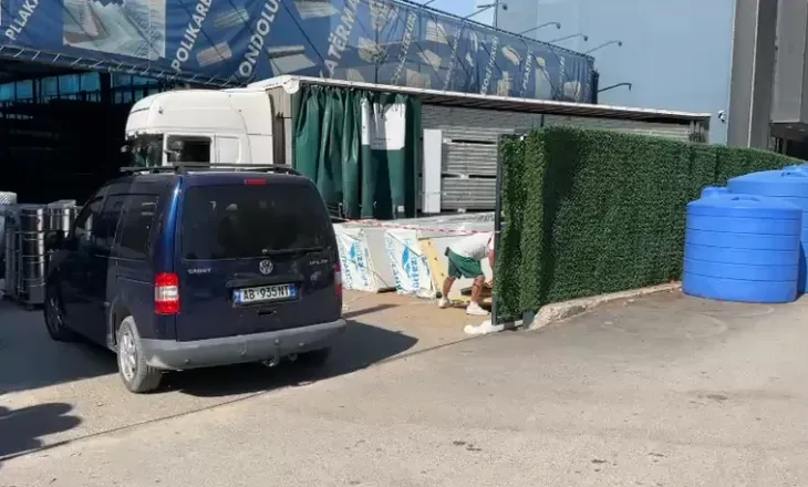 E zunë poshtë materialet e rënda teksa po punonte, humb jetën pronari i një objekti në Vlorë