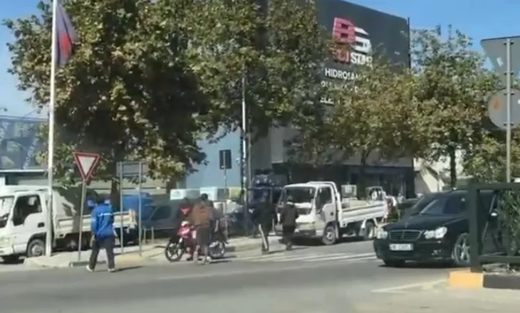 E zunë poshtë panelet e ngarkuara në kamion, humb jetën pronari i biznesit në Vlorë (EMRI)