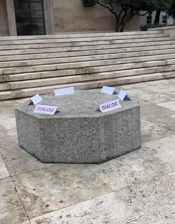 Edhe sot kërkon DIALOG!