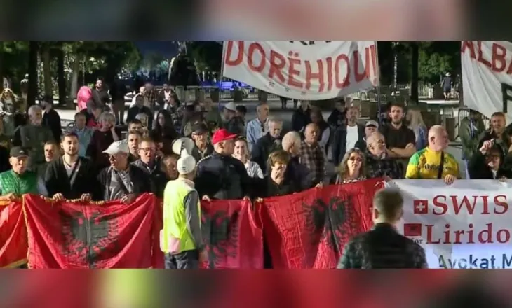 ‘Edi Rama o tradhtar…’ – Nis marshimi i protestuesve drejt Kryeministrisë
