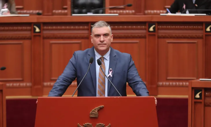 ‘Edi Rama s’kërkon zgjidhjen e krizës’, Blushi: Do të mbajë pushtetin me dhunë dhe me çdo kusht!