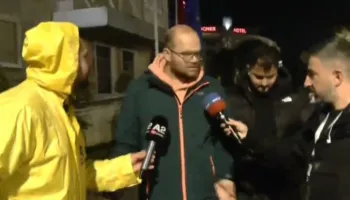 Efektivët ngacmojnë dy vajza te Kryeministria, Kalaja ndërhyn dhe filmon: Na goditën me shkopinj gome