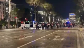Efektivët Shqiponja mbërrijnë në Bulevard pas hedhjes së molotovëve