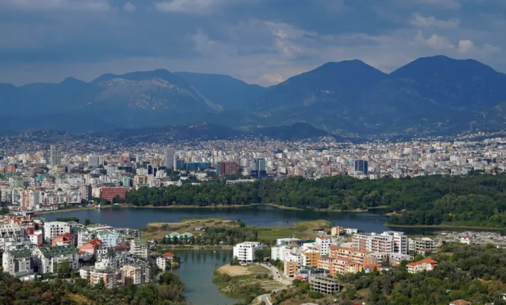 Ekonomia rritet lehtë në muajin shtator! Ndërtimi mban lart treguesin, bien industria, shërbimet dhe tregtia