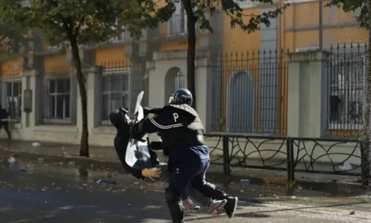 EKSKLUZIVE/ ‘Nuk mbaj mend asgjë, nuk e di më ku më dhemb’, flet 21-vjeçari i dhunuar nga policia, Skana u mbajt 3 orë në qeli pa u dërguar në spital