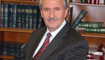 Elez Biberaj: Dorëheqja e kryeministrit, kusht për shpëtimin e demokracisë