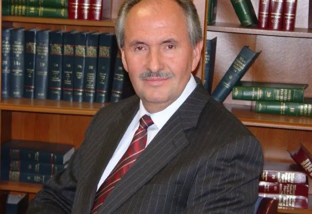 Elez Biberaj: Dorëheqja e kryeministrit, kusht për shpëtimin e demokracisë