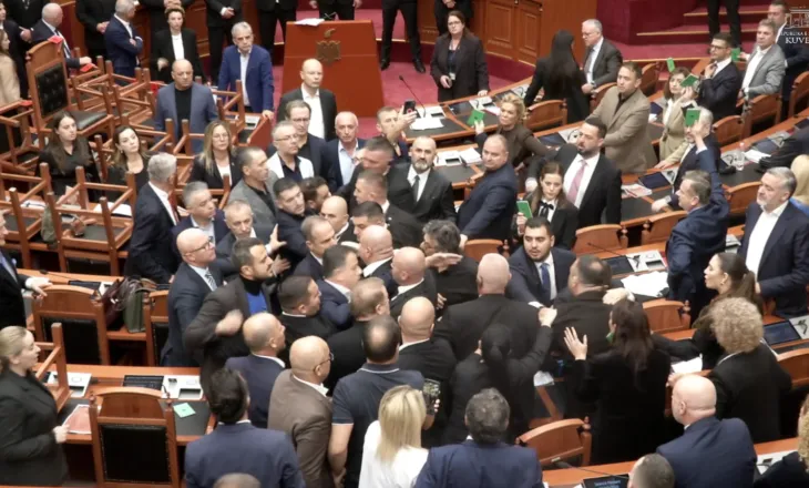 EMRAT/ “Vaterloja” e sotme në Kuvend, PS me ‘dorë të hekurt’, kërkon përjashtimin e 20 deputetëve të PD-së: Na kanë fyer dhe sulmuar fizikisht
