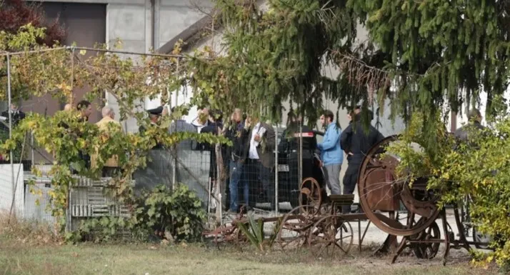 EMRI/ Ishte i zhdukur prej ditësh, gjendet i hedhur në një pus trupi i 31-vjeçarit shqiptar! Dyshohet se u ekzekutua me armë zjarri dhe më pas… (VIDEO)