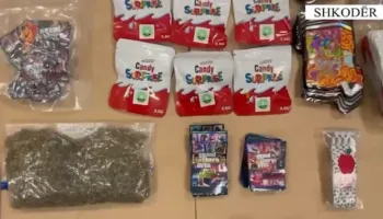 EMRI+FOTO/ Shiste kanabis të kamufluar me ‘ëmbëlsira’ pranë shkollave në Shkodër, arrestohet 28-vjeçari! I gjenden drogë xhelatinoze, peshore dhe…