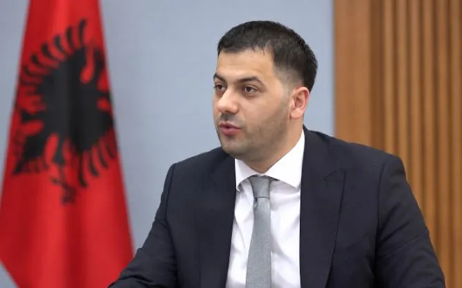Ergys Agasi, ‘koordinatori’ me ndikim në majat e pushtetit! Transformimi i ish-zyrtarit në biznesmen me akses në nivelet më të larta të qeverisjes
