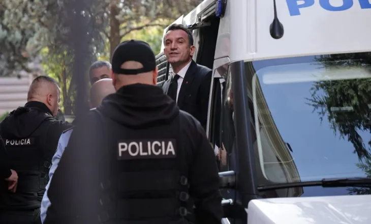 Erion Veliaj transferohet nga burgu i Durrësit në atë të Fierit