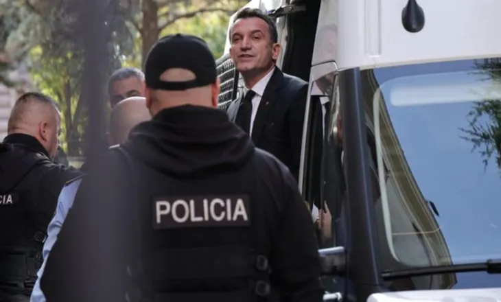 Erion Veliaj transferohet nga burgu i Durrësit në Fier