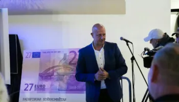 “€URAT”, instalacioni i Fehmi Feratit që rikthen në vëmendje historinë 27-vjeçare të urës së Ibrit