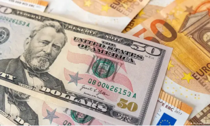 Euro bie dukshëm kundrejt dollarit: Krizë e re financiare?